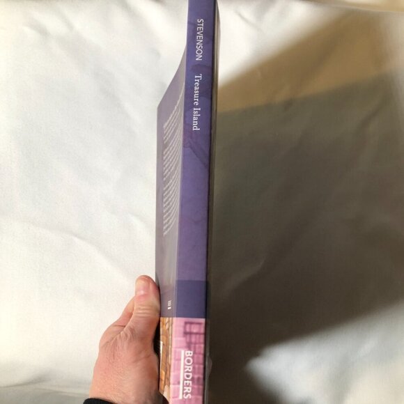 Treasure Island By Robert Louis Stevenson (A Pirates Treasure Hunt) Paperback - Picture 4 of 4